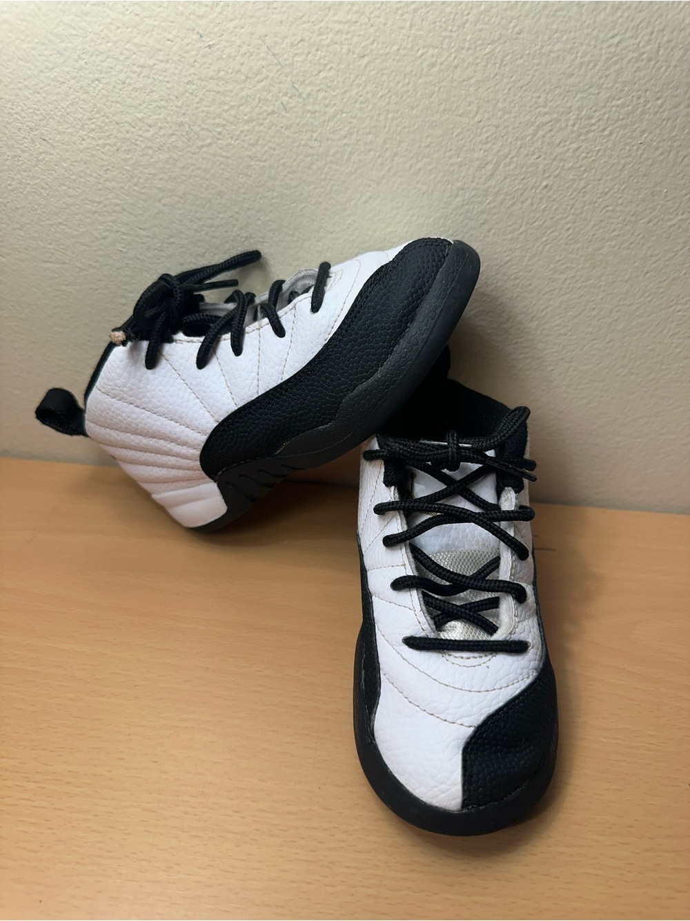AIR JORDAN 12 RETRO Kids – White/Metallic Gold-black Shoes Size 10C